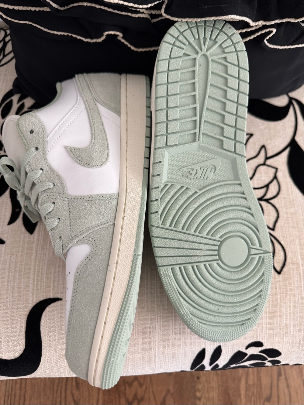Jordan Men's Low-Top Athletic Shoes in White and Mint